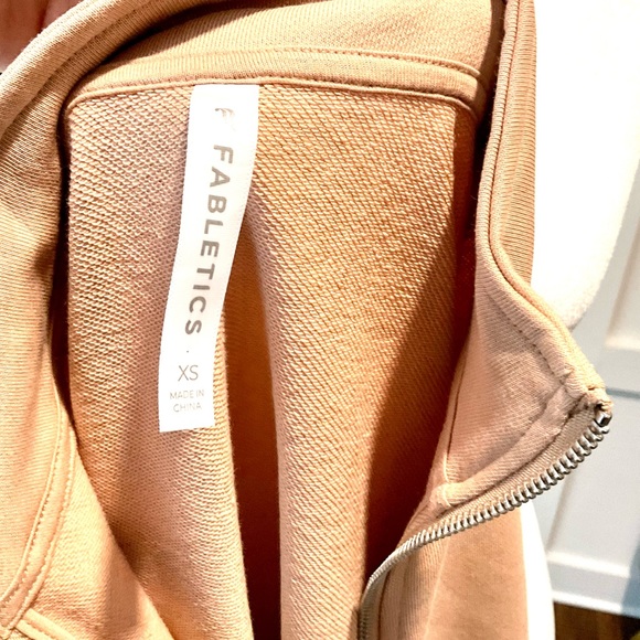 Fabletics pullover. Excellent condition - Picture 3 of 6